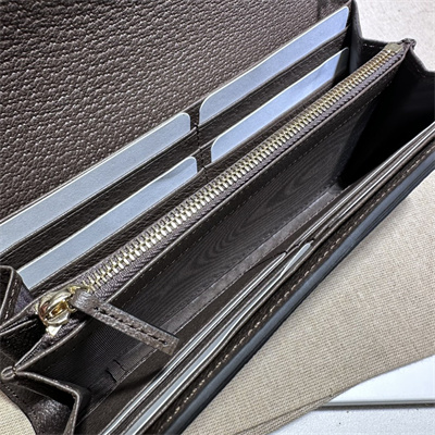 Gu.cci Blondie continental chain wallet GG Supreme canvas Brown 725215