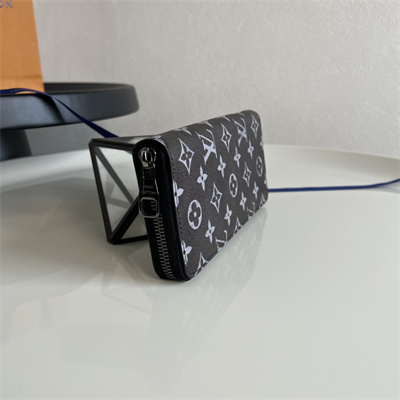 L.V  Zippy Wallet Brushed Monogram cowhide leather Black/White M11710