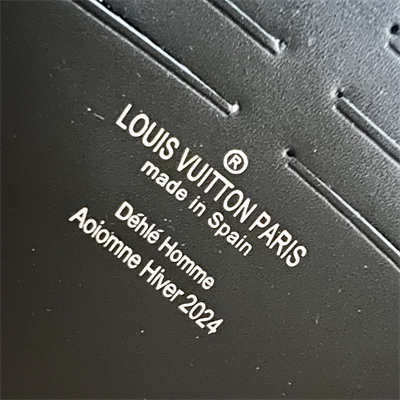 L.V Pochette Voyage MM Brushed Monogram cowhide leather Black/White M11764