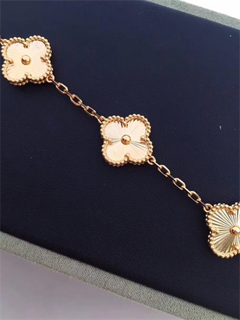 Van Cleef & Arpels Bracelets  37507