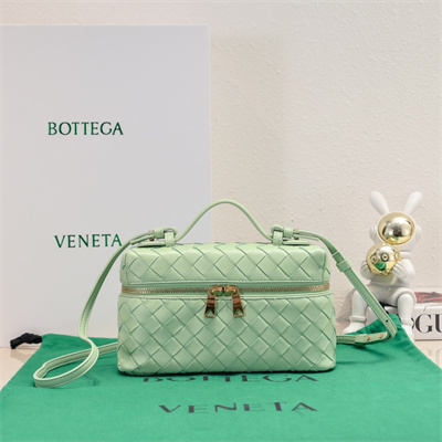 BV Bang Bang Vanity Case Intrecciato Calfskin leather Mint Green