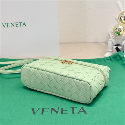 BV Bang Bang Vanity Case Intrecciato Calfskin leather Mint Green
