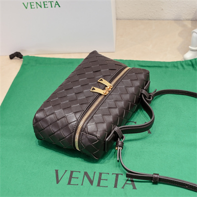 BV Bang Bang Vanity Case Intrecciato Calfskin leather Fondant