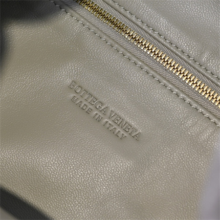 BV Large Hop Shoulder Bag In Suede Grey