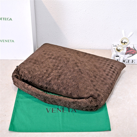 BV Large Hop Shoulder Bag In Suede Fondant