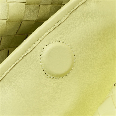 BV Large Hop Shoulder Bag In Calfskin Icecream