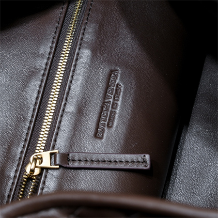 BV Large Hop Shoulder Bag In Calfskin Fondant