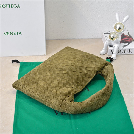 BV Hop Shoulder Bag In Suede Olive