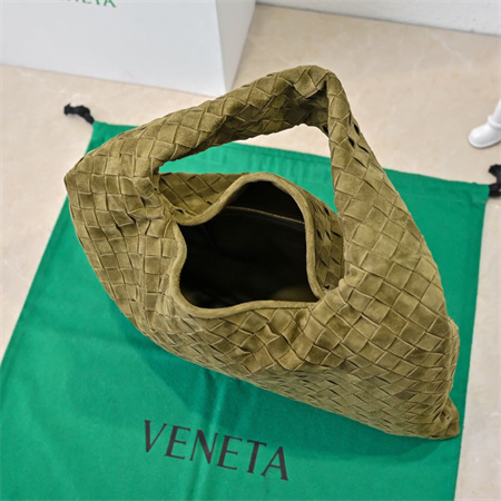 BV Hop Shoulder Bag In Suede Olive