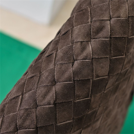 BV Hop Shoulder Bag In Suede Fondant