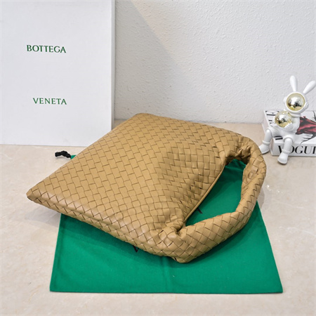 BV Hop Shoulder Bag In Calfskin Brown