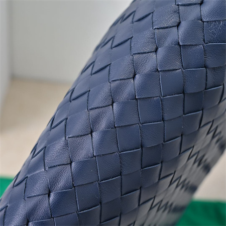 BV Hop Shoulder Bag In Calfskin Navy Blue