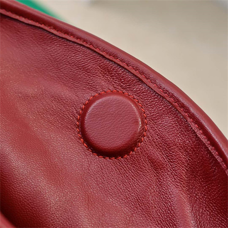 BV Hop Shoulder Bag In Calfskin Red