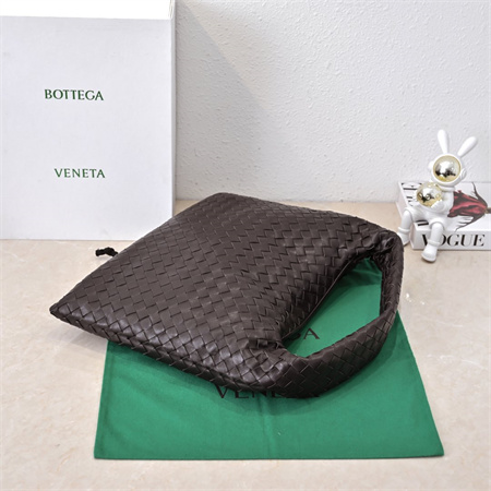 BV Hop Shoulder Bag In Calfskin Fondant