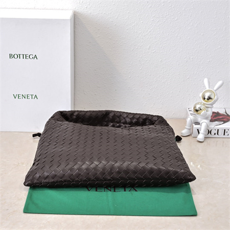 BV Hop Shoulder Bag In Calfskin Fondant