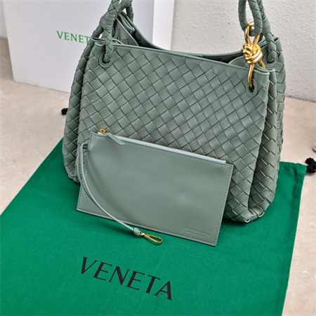 BV Large Parachute Shoulder Bag In Lambskin New Sauge