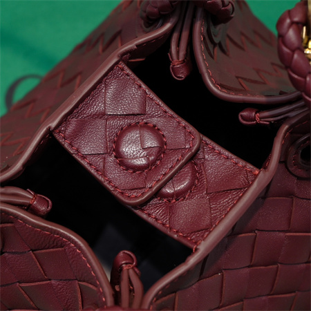 BV Small Parachute Shoulder Bag In Lambskin Burgundy