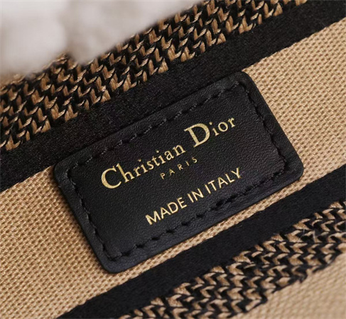 CD Medium Lady Dior D-Lite Bag Shearling Cannage White/Beige