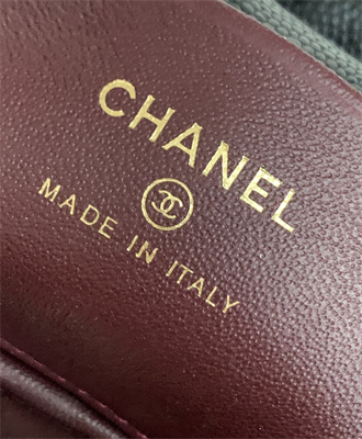 Chanel Clutch with Chain Grained Calfskin & Gold-Tone Metal Black AP4423