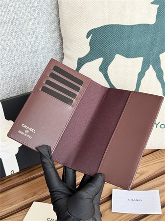 Chanel Passport Holder In Grained Calfskin Silver Tone Metal Black A80385