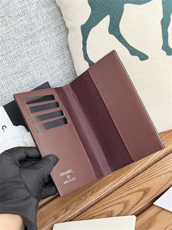 Chanel Passport Holder In Grained Calfskin Silver Tone Metal Black A80385