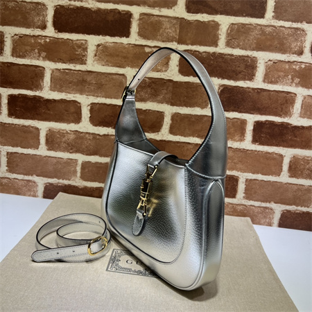 Gu.cci Jackie 1961 Small Shoulder Bag Silver Grained Leather 636709