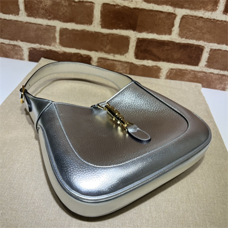 Gu.cci Jackie 1961 Small Shoulder Bag Silver Grained Leather 636709