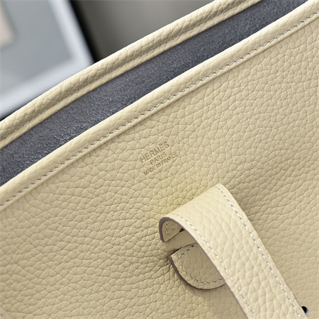 Evelyne III PM  Bag In Craie(options)