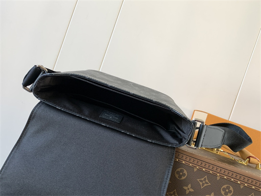 L.V District PM Messenger Bag Monogram Eclipse M44000
