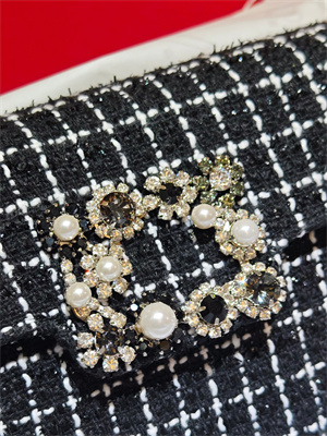 Roger Vivier Efflorescence Clutch In Tweed Black