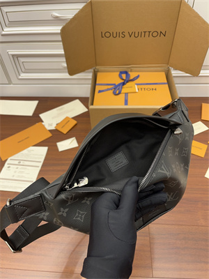 L.V Discovery Bumbag PM Monogram Eclipse coated canvas M46035 TOP