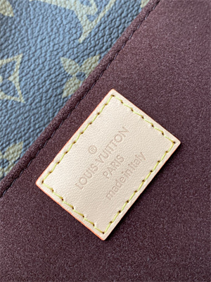 L.V Pochette Metis East West Monogram Coated Canvas M46279 TOP