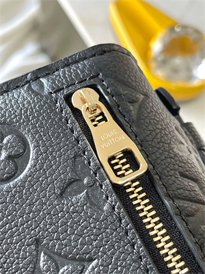 L.V Pochette Metis East West Embossed supple grained cowhide leather Black M46595 TOP