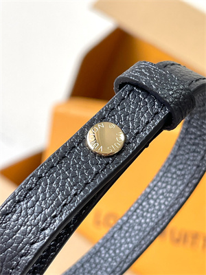 L.V Pochette Metis East West Embossed supple grained cowhide leather Black M46595 TOP