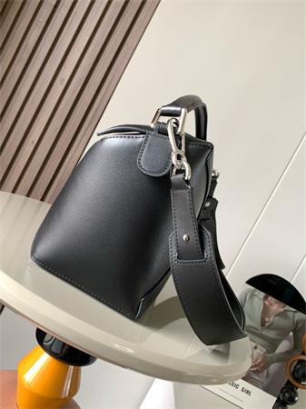 Loewe Puzzle Bag In Classic Calfskin