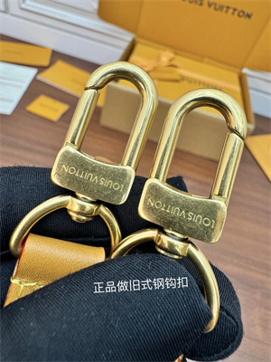 L.V Trocadéro Wearable Wallet G69 M14058 Top