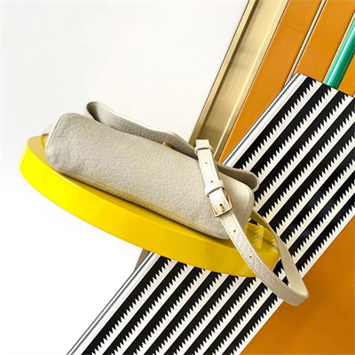 Y.S.L CASSANDRE Envelope Messenger In Grained Lambskin Cream