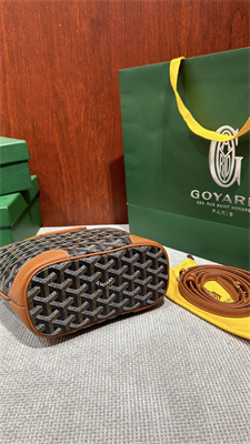 Goyard Beluga Mini Bag Goyardine Canvas & Chevroches Calfskin Black &Tan