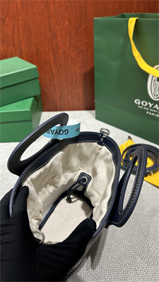 Goyard Beluga Mini Bag Goyardine Canvas & Chevroches Calfskin Navy Blue