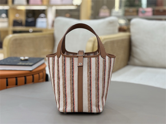 Picotin Lock 18 Bag in taurillon Clemence leather with “Couverture Lignes” embroidery Gold HS