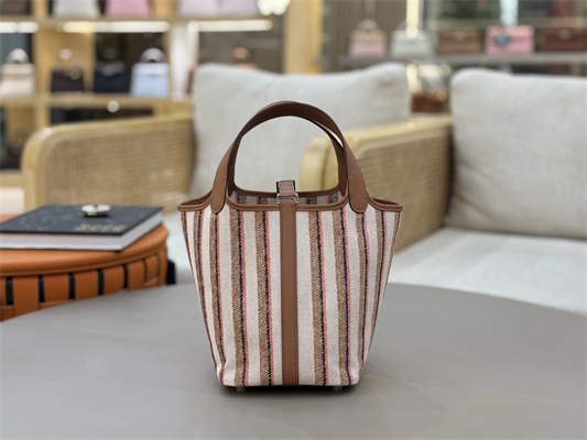 Picotin Lock 18 Bag in taurillon Clemence leather with “Couverture Lignes” embroidery Gold HS