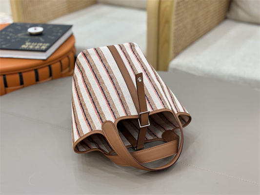 Picotin Lock 18 Bag in taurillon Clemence leather with “Couverture Lignes” embroidery Gold HS