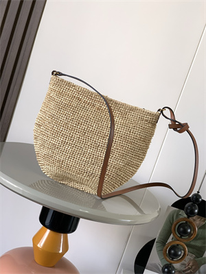 Loewe Slit pochette bag in raffia and calfskin Nature /Tan