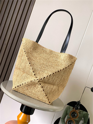 Loewe Medium Puzzle Fold tote in raffia Nature