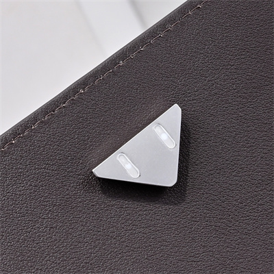 BV Medium Andiamo Messenger Bag In Calfskin Fondant