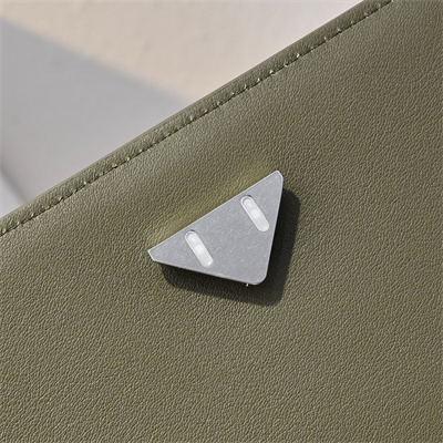 BV Large Andiamo Messenger Bag In Calfskin Mustard