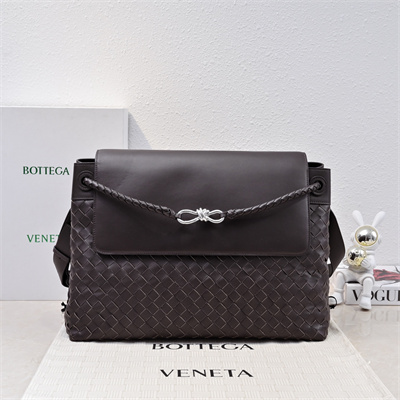 BV Large Andiamo Messenger Bag In Calfskin Fondant