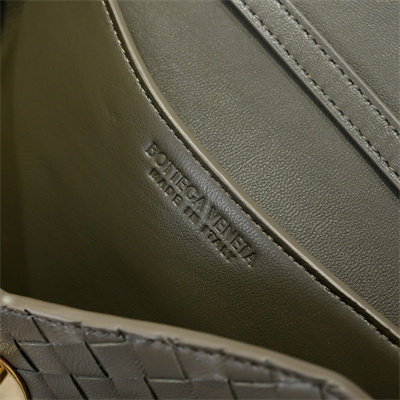 BV Knot Lock Bag In Lambskin Cypress