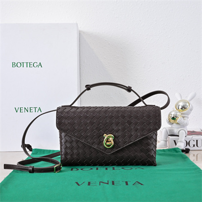 BV Knot Lock Bag In Lambskin Fondant