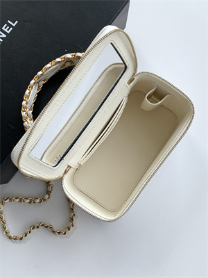 Chanel Vanity with chain Grained Calfskin& Gold-Tone Metal White AP4799